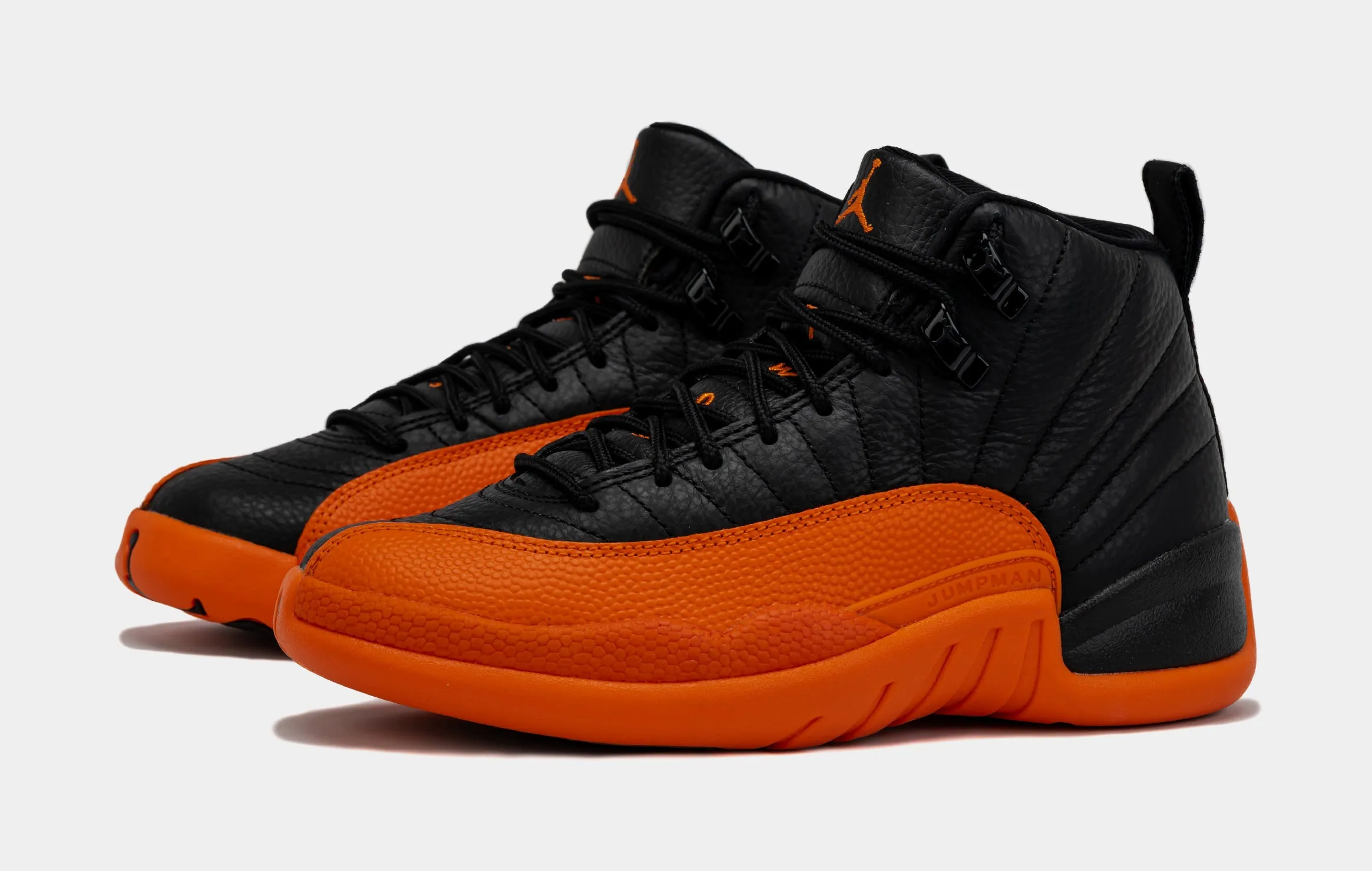 Air Jordan 12 Retro Brilliant Orange Womens Lifestyle Shoes (Black/Orange)