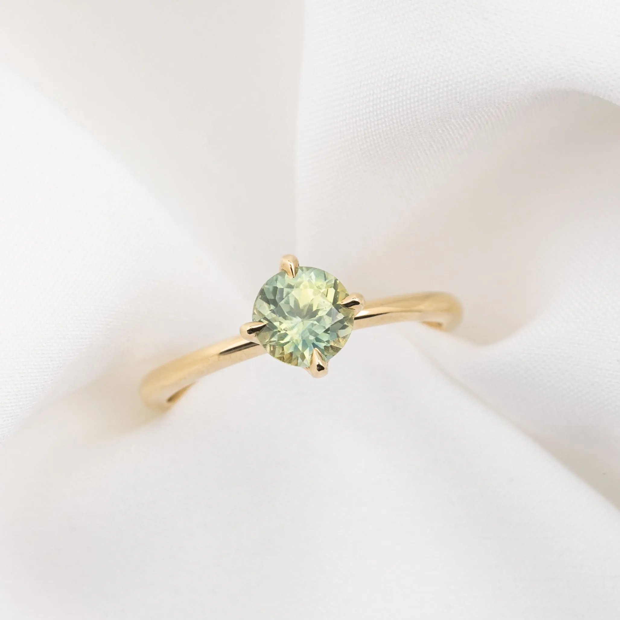 Alice Ring 1.08ct Parti Green Yellow Round Montana Sapphire, 14K Yellow Gold (One of a kind)