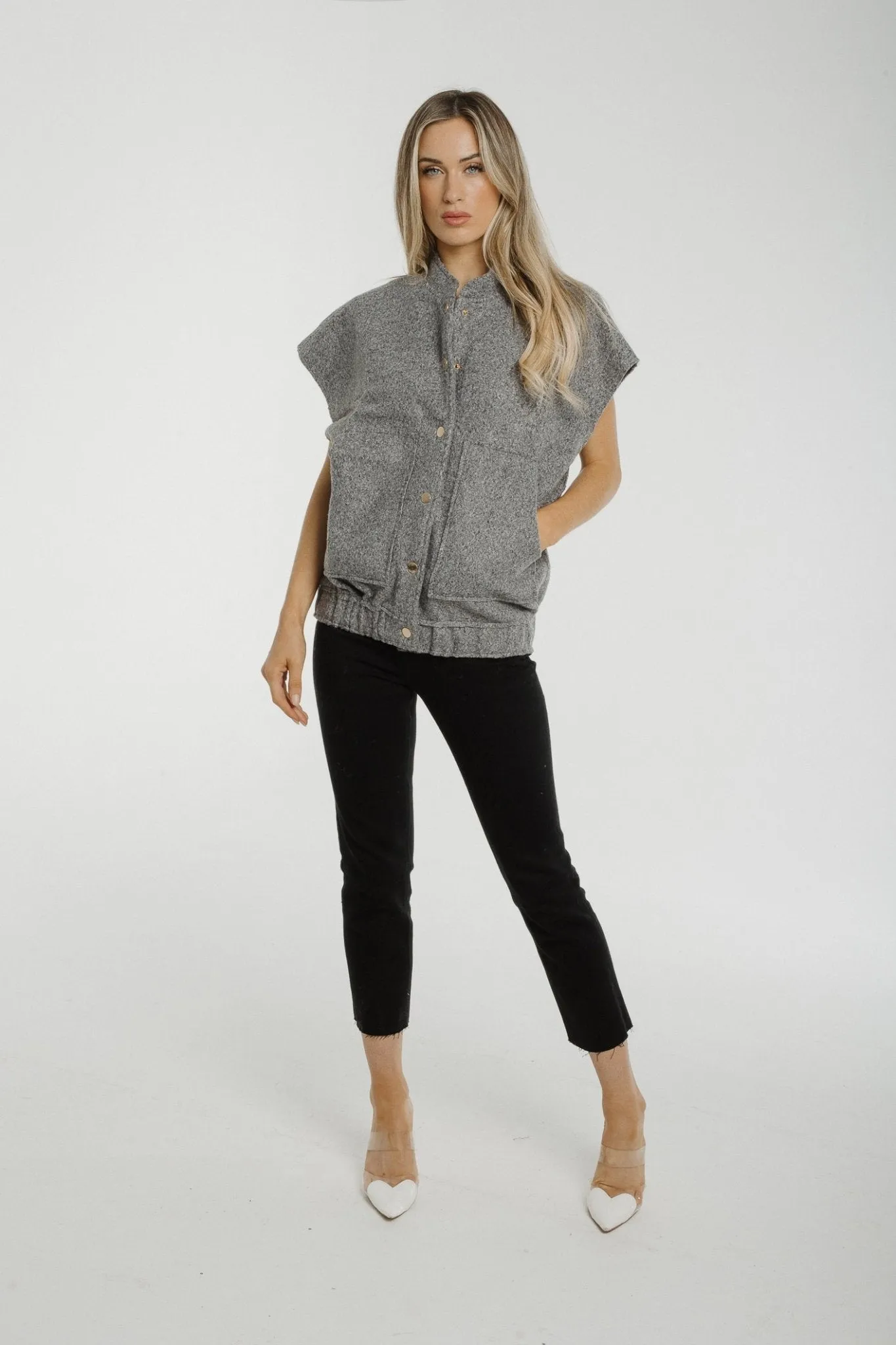 Aveen Sleeveless Jacket In Grey