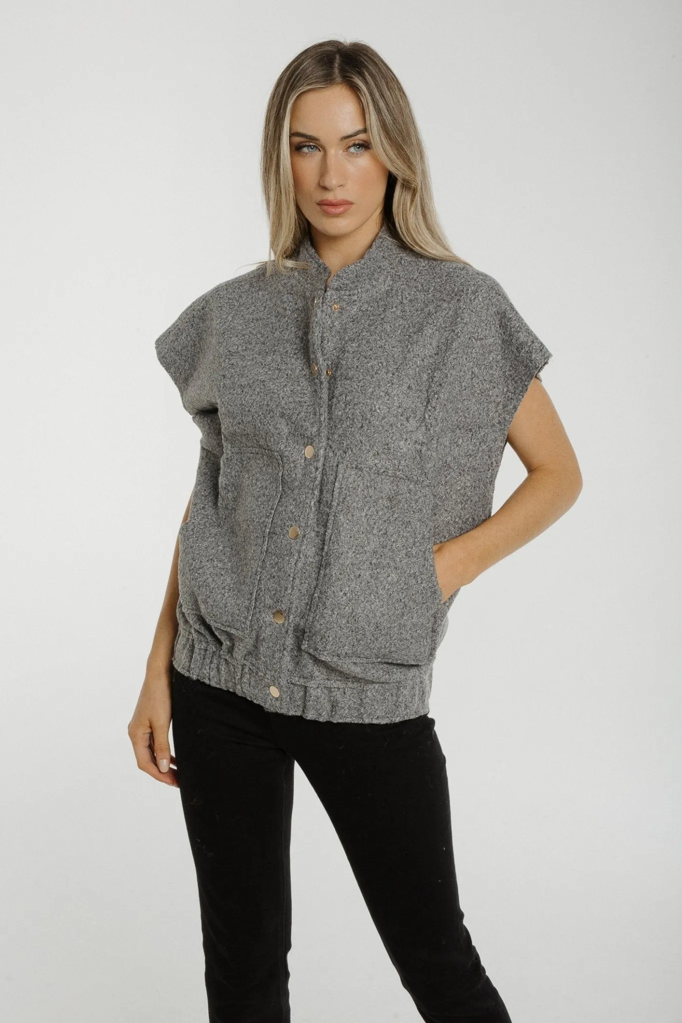 Aveen Sleeveless Jacket In Grey