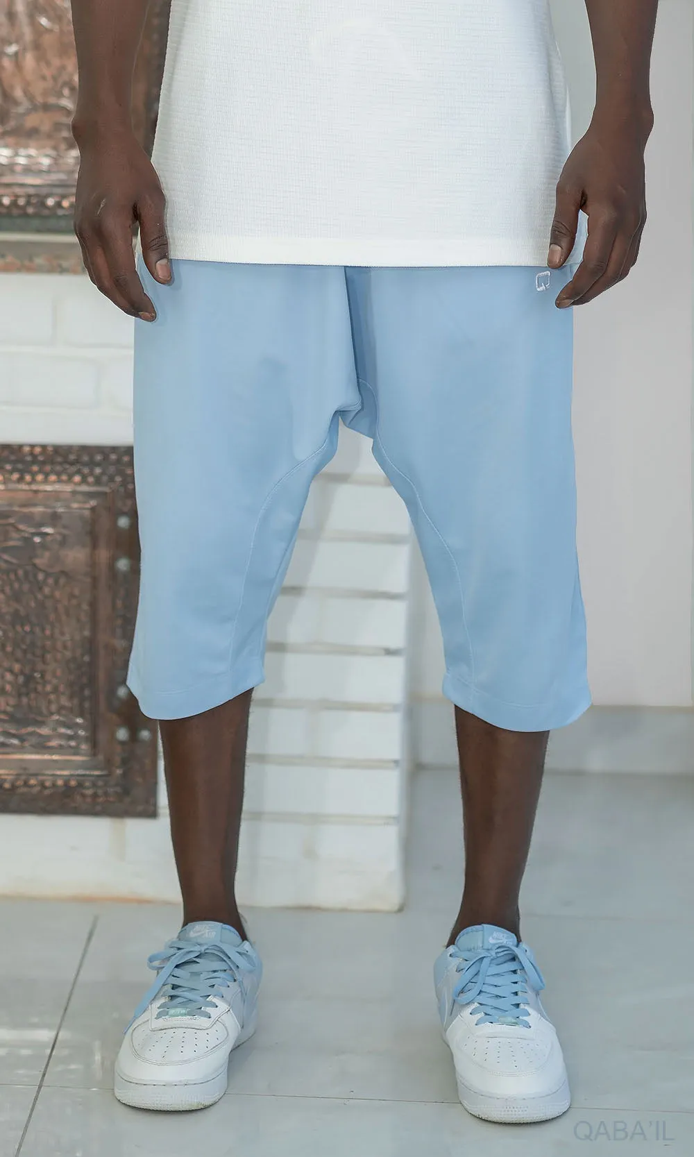 QL Relaxed Lightweight Cropped Joggers in Sky Blue